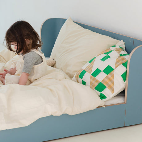 HUG BED