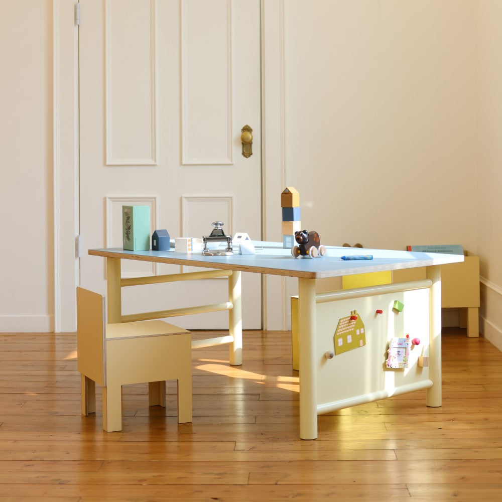 MANY TABLE